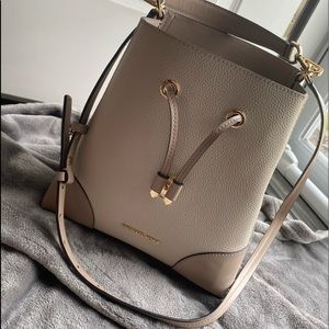 Michael Kors Mercer Gallery Medium Two-Tone Pebbled Leather Shoulder Bag